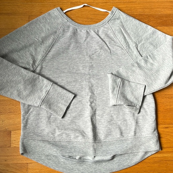 Victoria’s Secret Sport heather grey sweatshirt with back cutout - size medium - Picture 1 of 5